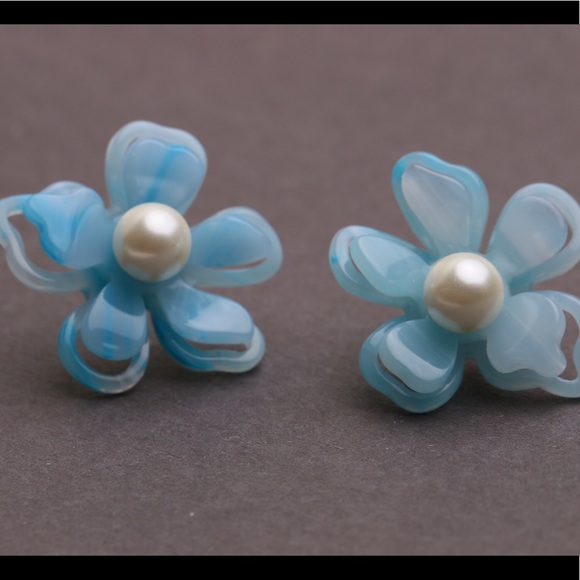Lele Sadoughi Pearl Azalea Button Earrings in Sky Blue - Picture 4 of 7